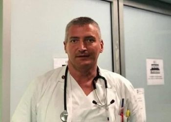 Médico é preso acusado de matar paciente com covid para abrir espaço em UTI