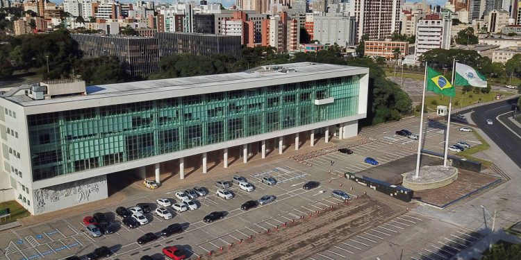 Governo do Paraná prorroga por mais dez dias toque de recolher