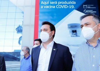 Ratinho confirma que vacinação no Paraná começará em janeiro, alinhada ao plano nacional