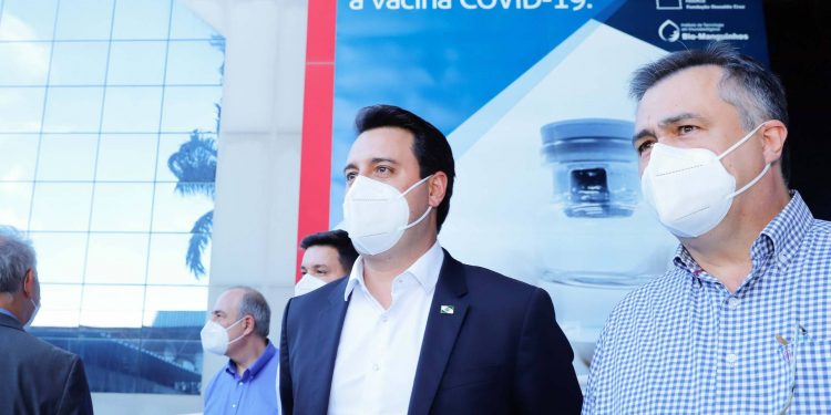 Ratinho confirma que vacinação no Paraná começará em janeiro, alinhada ao plano nacional