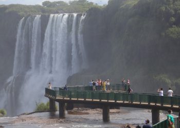 Foz do Iguaçu atrai 33,6 mil turistas nos primeiros dias de 2021
