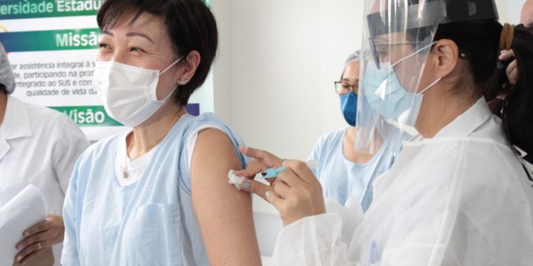 No Paraná, 57,2 mil pessoas já foram vacinadas contra a Covid-19
