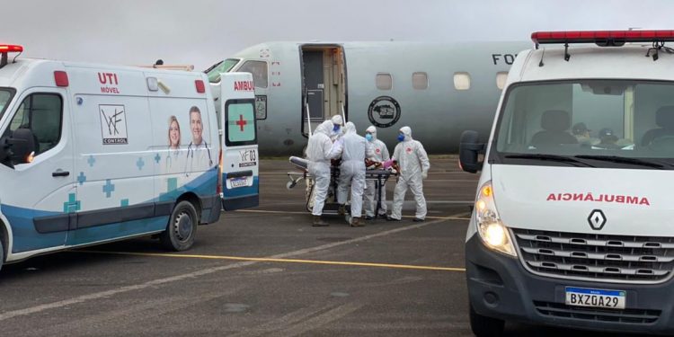 Manaus vai transferir 235 pacientes com covid-19 para 7 estados e DF