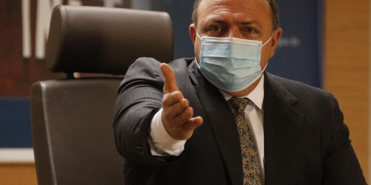 Vacinação contra covid-19 começa na quarta-feira, confirma Pazuello