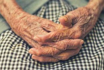 Mulher aparece viva 10 dias após enterro na Espanha