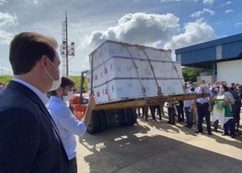 Governador do Paraná se antecipa e busca doses em SP; vacina da CoronaVac chega em breve