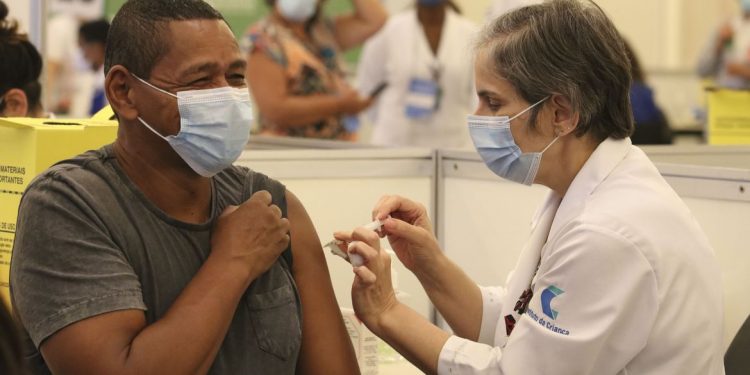 Covid-19: governo lança campanha publicitária de vacinação