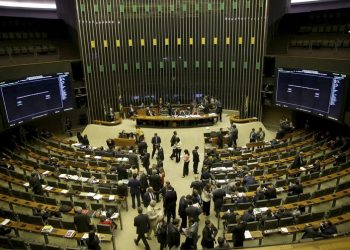 Deputados federais gastam R$ 3,8 milhões com telefones em 2020