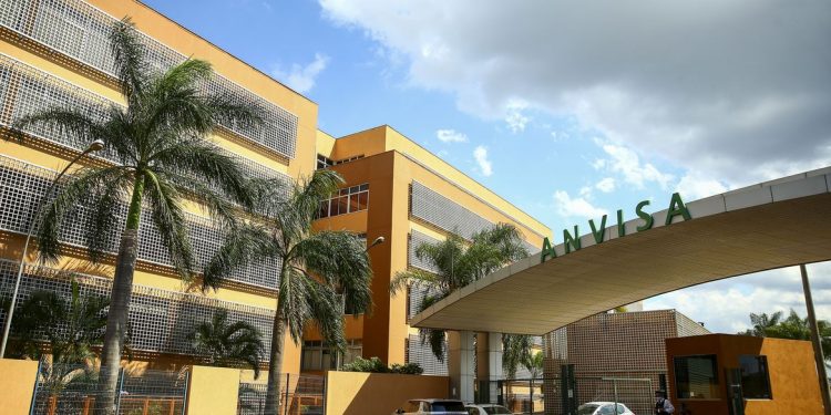 Anvisa: eventos adversos das vacinas estão dentro do previsto
