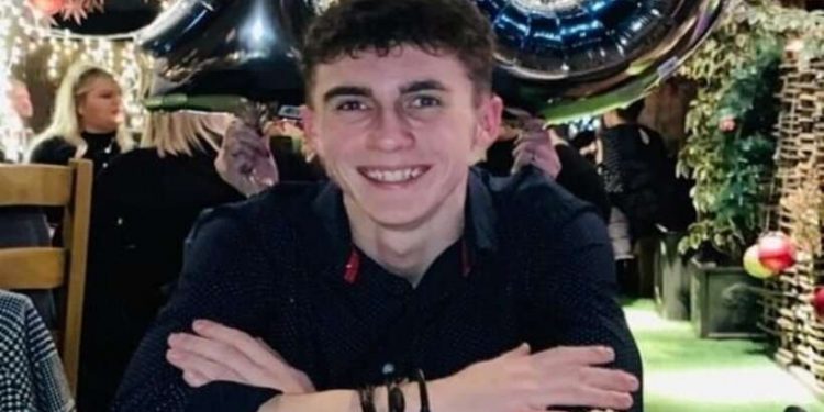 Jovem acorda de coma de 11 meses após acidente sem saber da pandemia