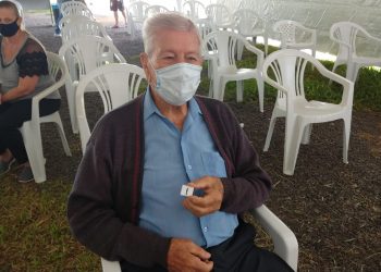 ‘A emoção é muito grande’, disse idoso de 93 anos ao se vacinar contra a Covid em Foz do Iguaçu