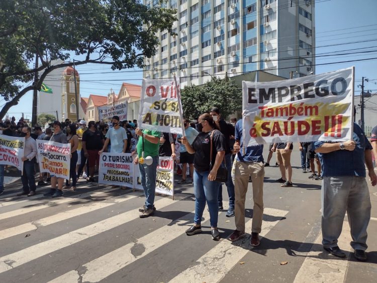Setor de eventos e gastronomia se manifesta contra novo decreto em Foz do Iguaçu