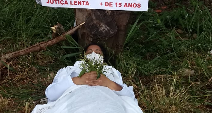 Ex-Funcionários da Santa Casa protestam durante visita de Bolsonaro a Foz