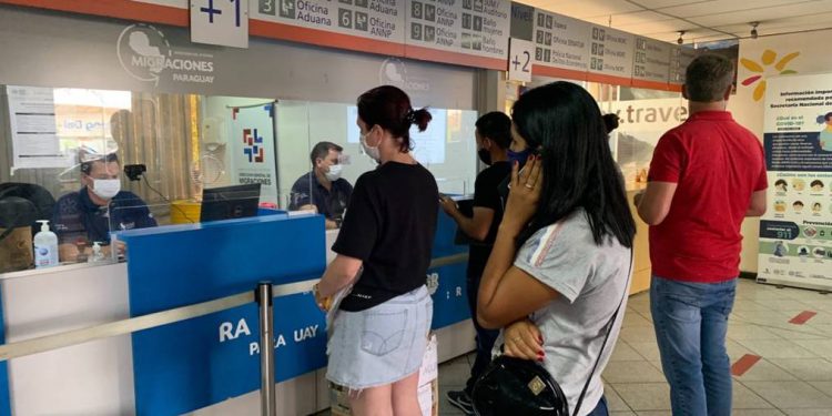 Começa a diminuir número de paraguaios em viagem ao Brasil