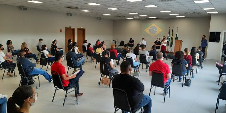 Novos servidores da educação municipal tomam posse com missão de manter bons resultados no IDEB