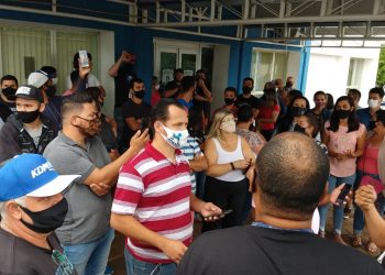 Motoristas de aplicativo fazem manifestação contra fiscal do Foztrans