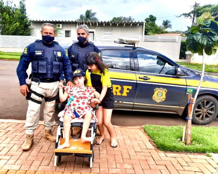 Criança de Medianeira realiza sonho de conhecer Polícia Rodoviária Federal