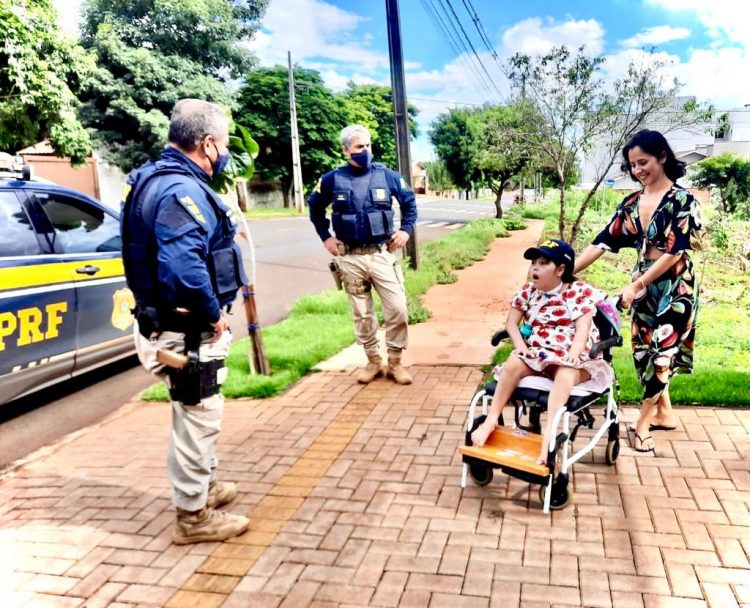 Criança de Medianeira realiza sonho de conhecer Polícia Rodoviária Federal