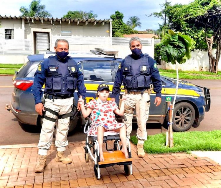 Criança de Medianeira realiza sonho de conhecer Polícia Rodoviária Federal