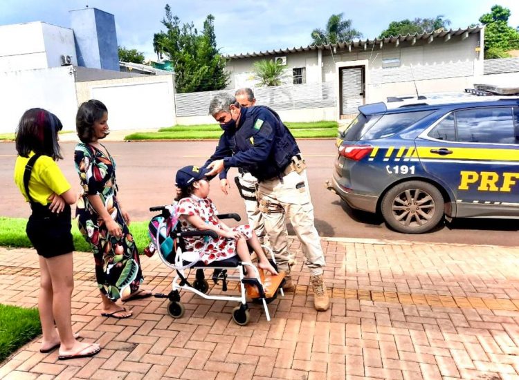Criança de Medianeira realiza sonho de conhecer Polícia Rodoviária Federal
