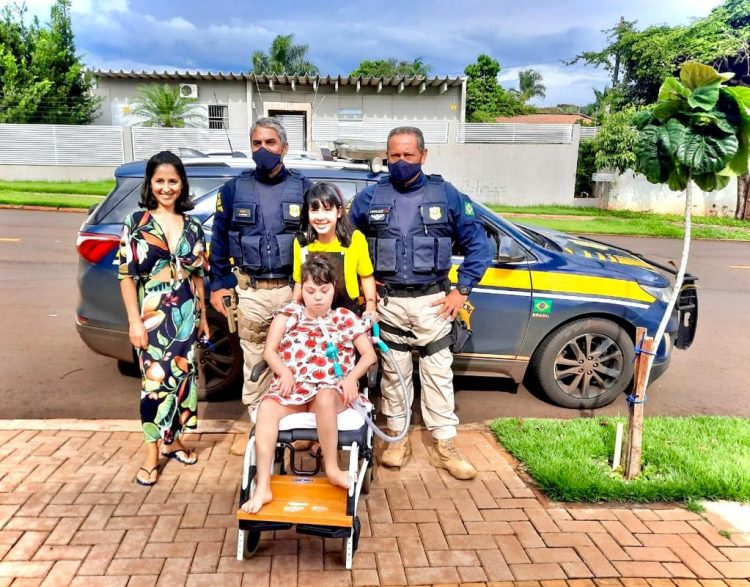 Criança de Medianeira realiza sonho de conhecer Polícia Rodoviária Federal