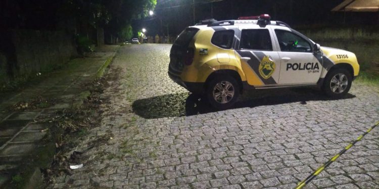 Paraná: policial discute com colega de farda e o mata a tiros dentro da viatura