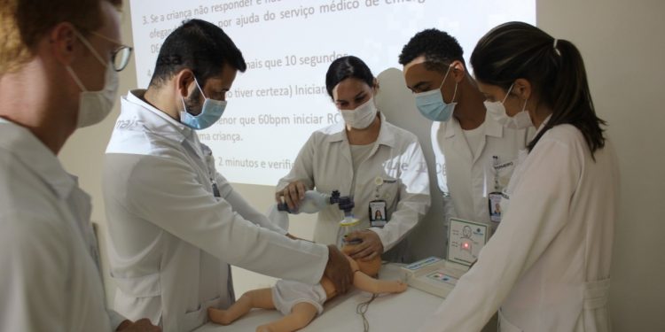 Costa Cavalcanti promove curso de Urgência e Emergência Neonatal e Pediátrica