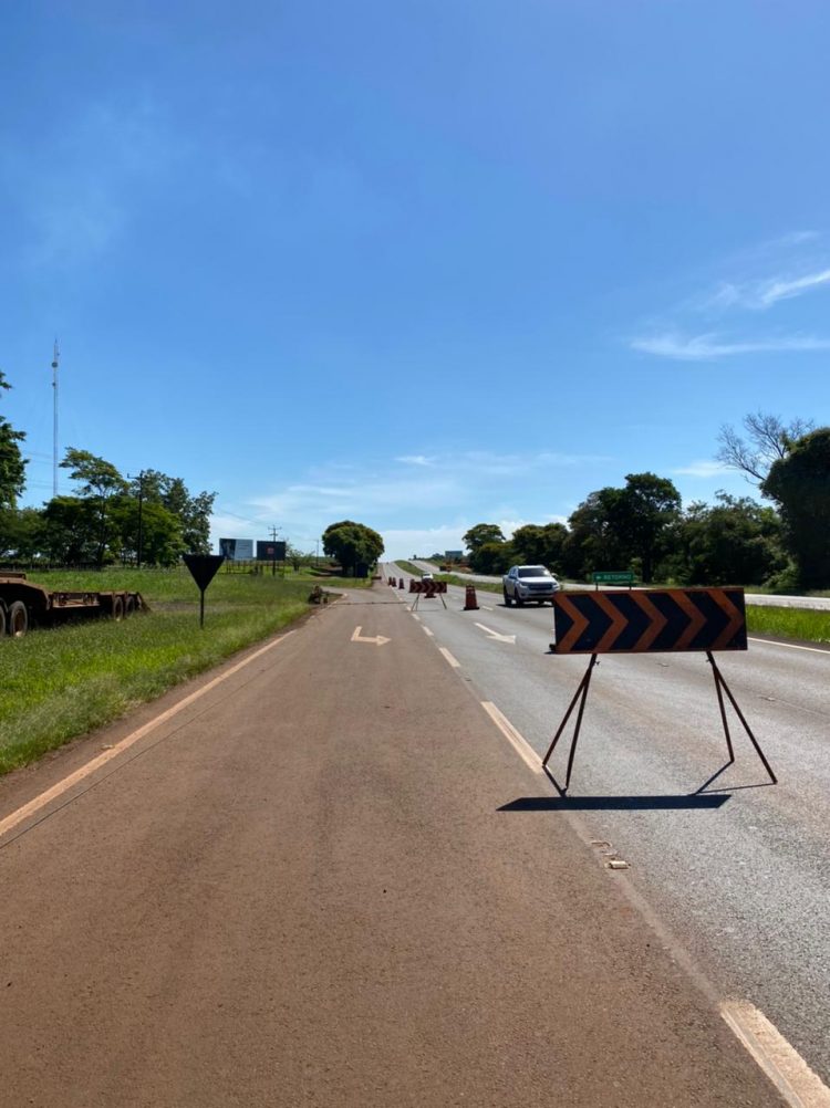 Serviços de drenagem é realizado na BR-277, em Sta. Terezinha de Itaipu