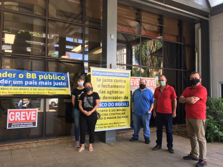 Caixas do Banco do Brasil paralisam atividades em Foz