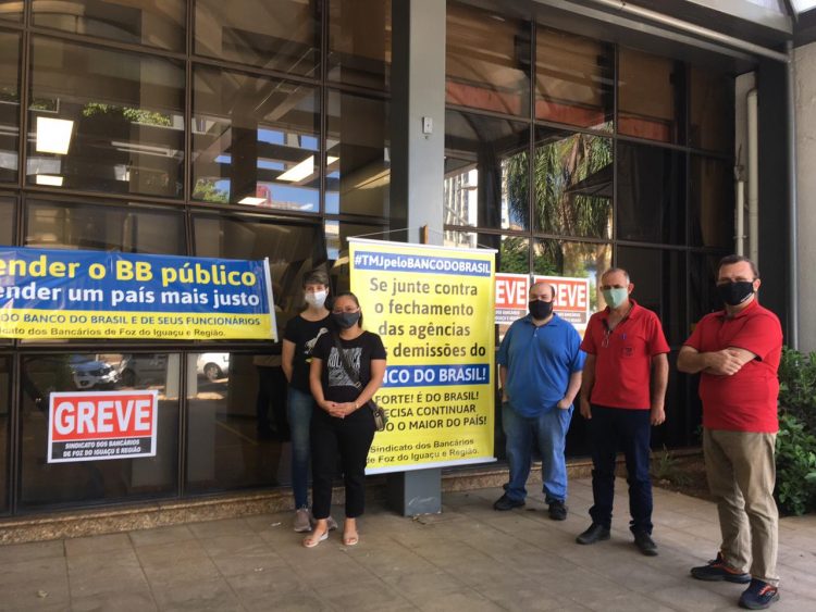 Caixas do Banco do Brasil paralisam atividades em Foz