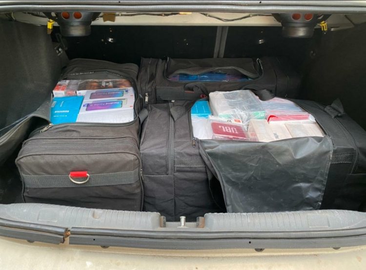 Receita Federal retém veículo carregado com eletrônicos