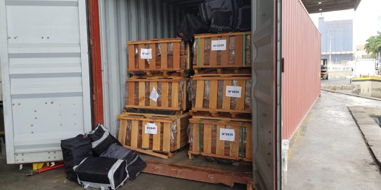 PF apreende carga de 220kg de cocaína no Porto de Paranaguá