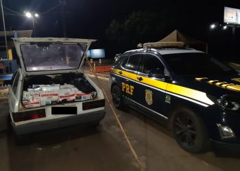 PRF apreende carro carregado de cigarros em Santa Terezinha de Itaipu