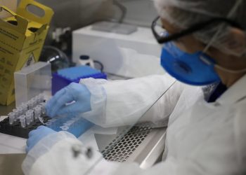 Parceria entre Prefeitura de Foz e Lacen garante testes para detecção da Covid-19