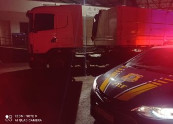 PRF apreende carga milionária de cigarros paraguaios