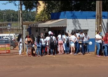 Familiares de presos protestam em Foz contra proibição de visitas nas penitenciárias