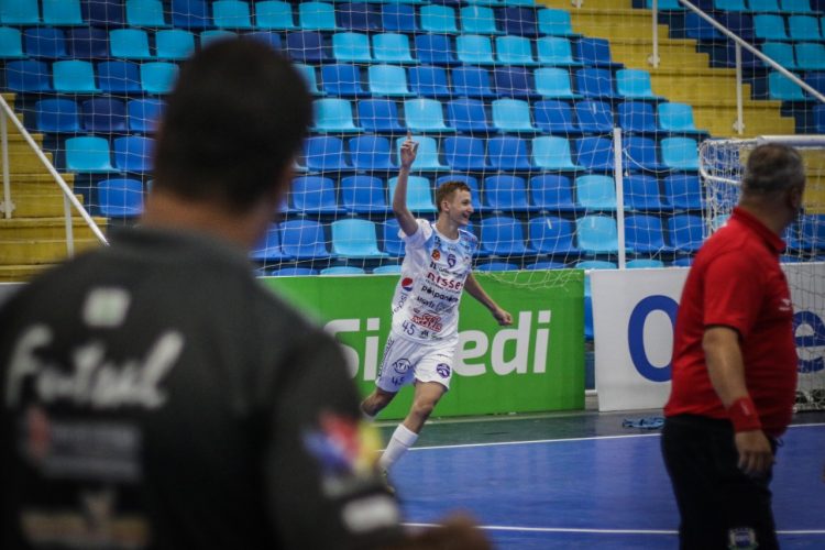 Foz Cataratas vence de goleada e está na semifinal na Taça Brasil