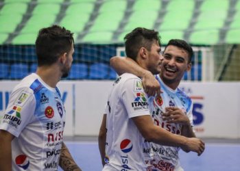 Foz Cataratas vence de goleada e está na semifinal na Taça Brasil