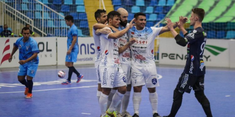 Foz Cataratas vence de goleada e está na semifinal na Taça Brasil