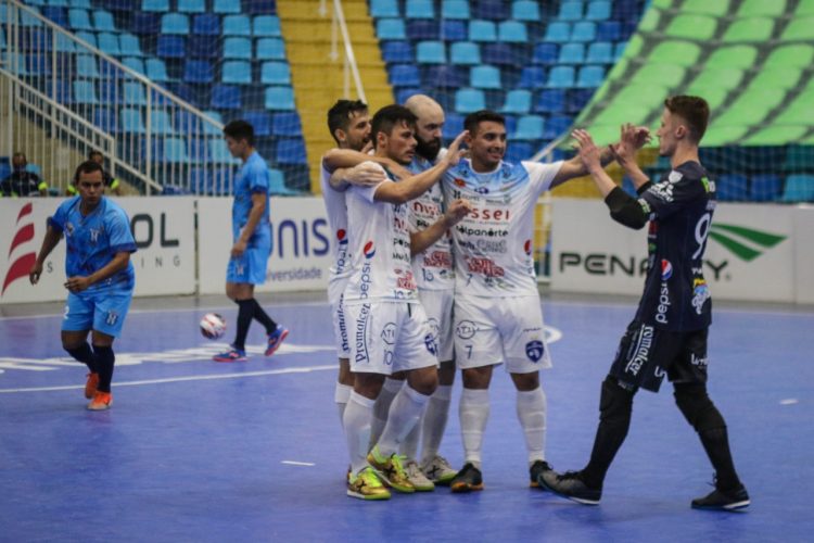 Foz Cataratas vence de goleada e está na semifinal na Taça Brasil