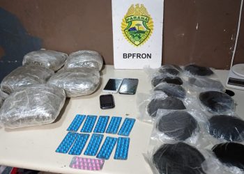 BPFRON apreende drogas e contrabando em ônibus de Foz