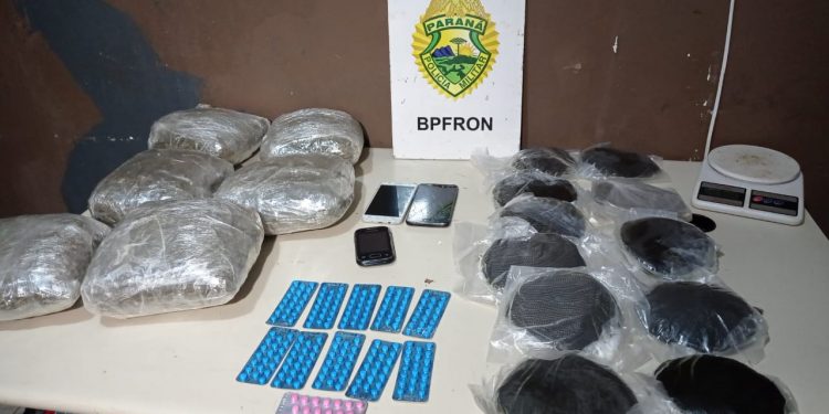 BPFRON apreende drogas e contrabando em ônibus de Foz