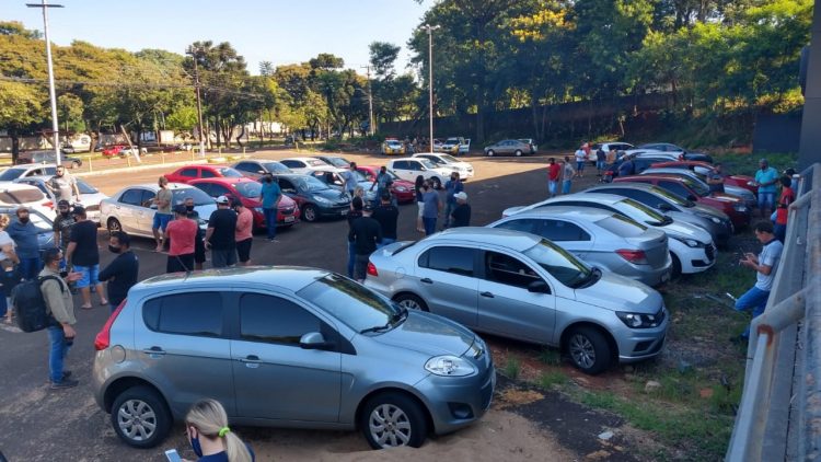 Motoristas de aplicativos protestam em Foz e dizem que trabalho está inviável