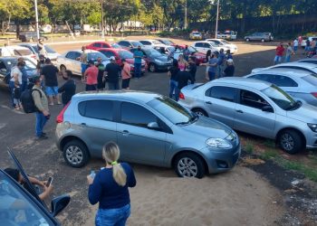 Motoristas de aplicativos protestam em Foz e dizem que trabalho está inviável