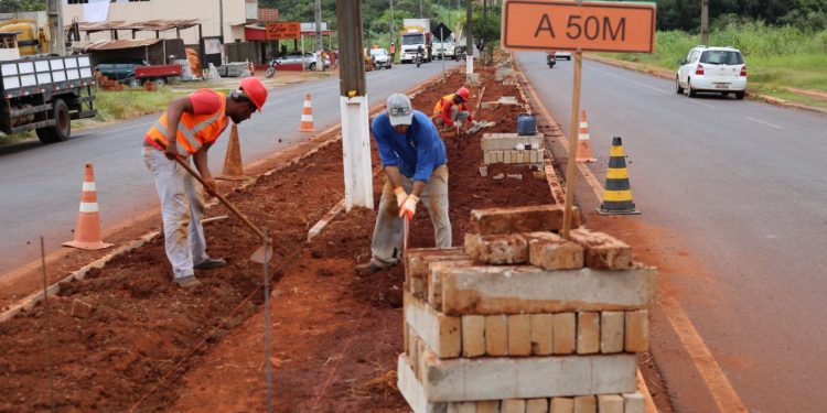 Prefeitura de Foz retoma implantação de ciclovia na Avenida Andradina