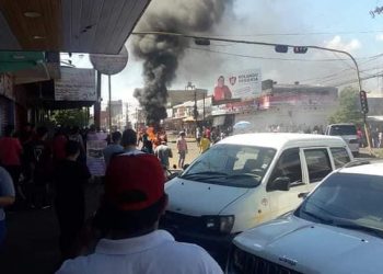 Comerciantes do Mercado de Abasto de CDE protestam contra fiscalização