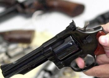 Governo altera decretos para ampliar acesso a armas e munições