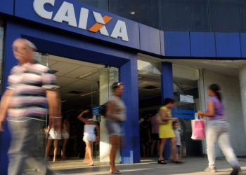 Caixa paga abono salarial para nascidos de março a junho