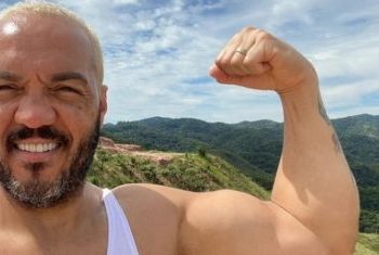 Cantor Belo é preso por fazer show em escola pública durante pandemia