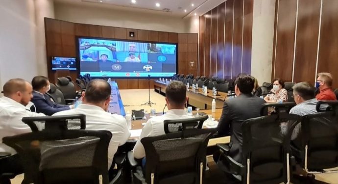 Ratinho deve anunciar medidas restritivas nesta sexta, 26, após reunião de emergência com prefeitos